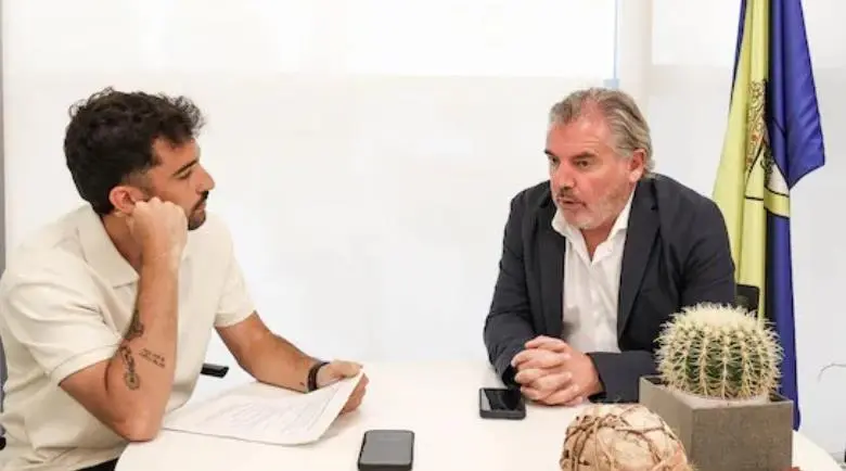 小伙子正用, 面对贝蒂斯 小伙子正用, 面对贝蒂斯