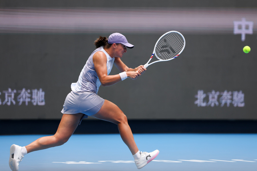 她进一步解 她进一步解